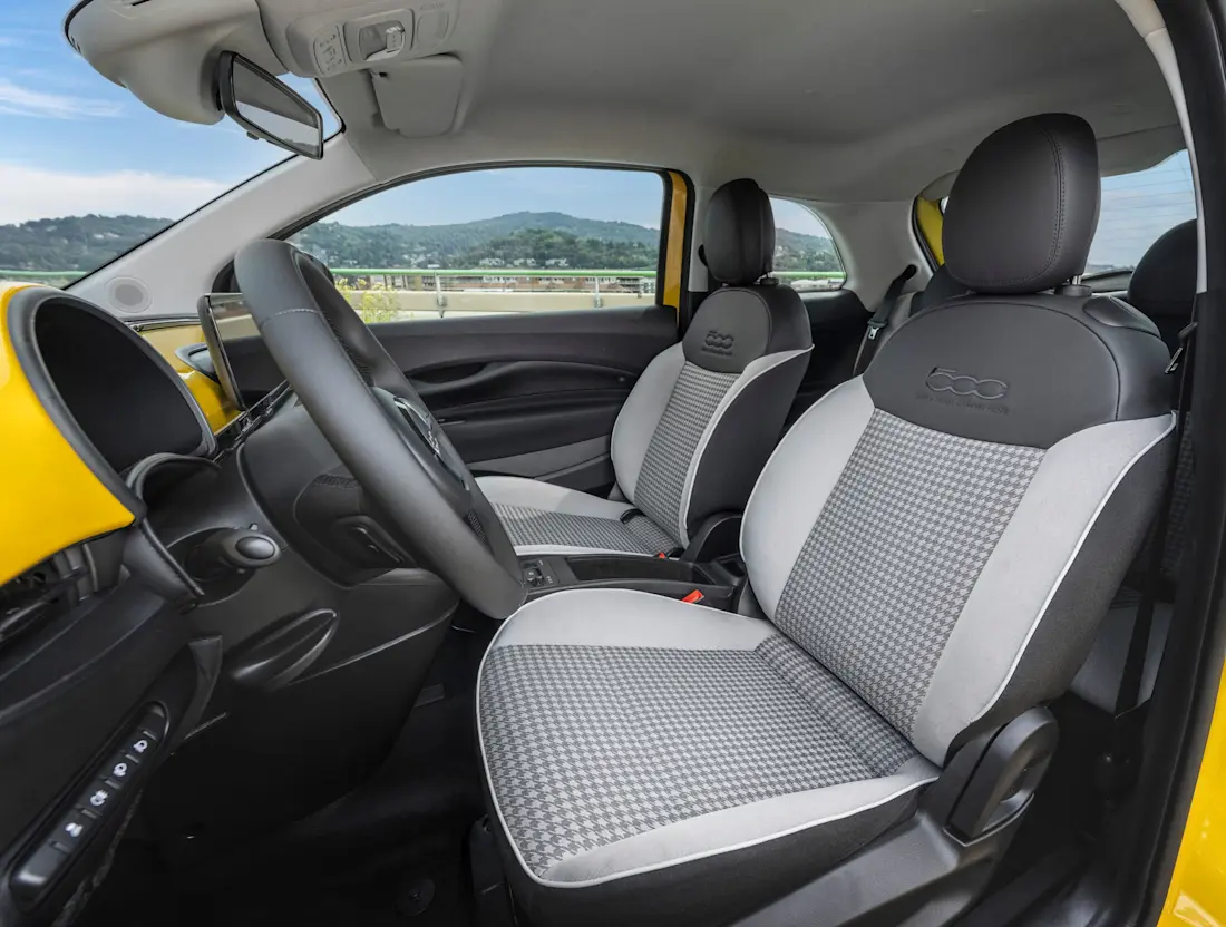 Fiat500HybridTorino interiors (1)