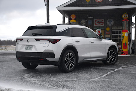 Acura ZDX 2025 : essai routier Body Image