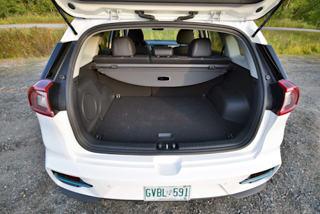 Editorial 2019 kia niro ev sx touring 21 jp