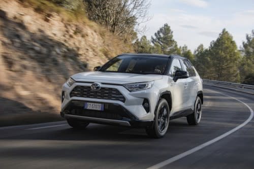500_2019-toyota-rav4-dyn-31-321935.jpg