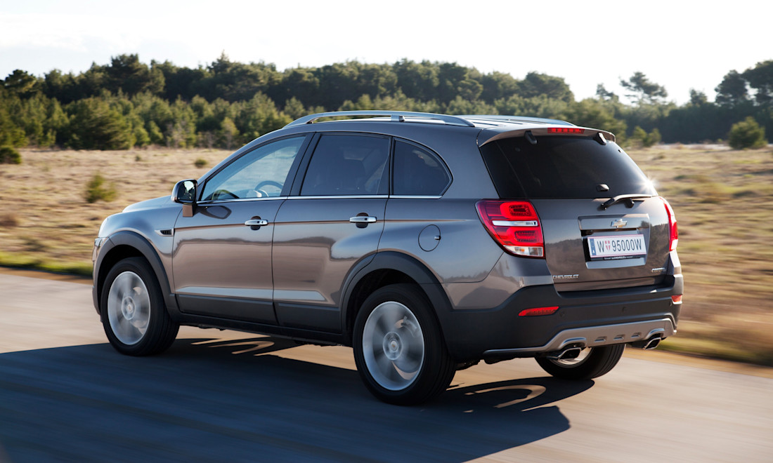 chevrolet-captiva-back