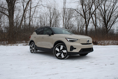Volvo EX30 2025 vs Volvo EX40 2025 – Quel est le meilleur choix pour vous? Body Image