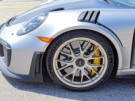Editorial 2018 porsche 911 gt2 rs 14 jb