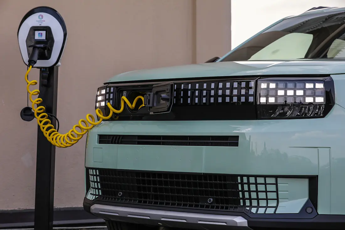 fiat-grande-panda-elektro-2025-laden