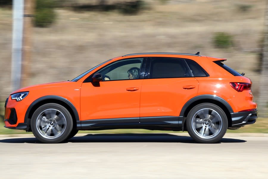 audi-q3-25.jpg