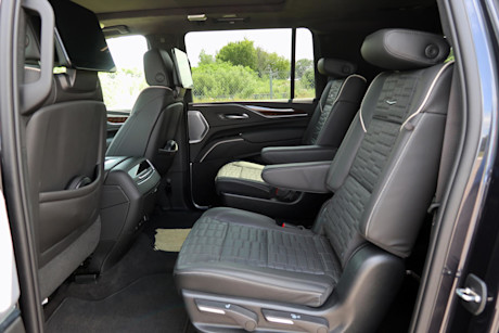 Editorial 2023 cadillac escalade esv sport platinum td 230920 18 jm