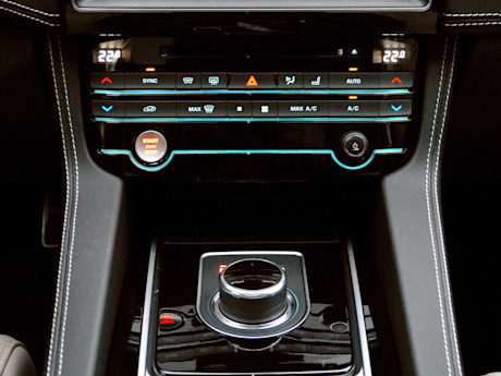 Editorial 2018 jaguar f pace 20d r sport 16 jb