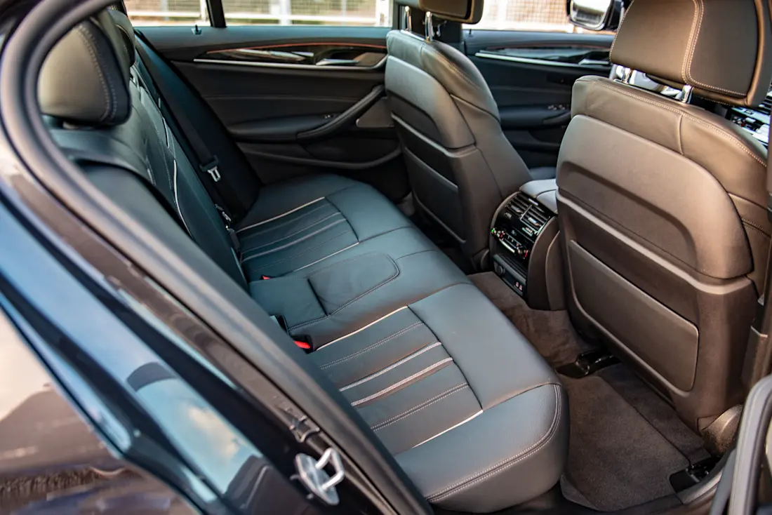BMW-520i-Limousine-Rearseats