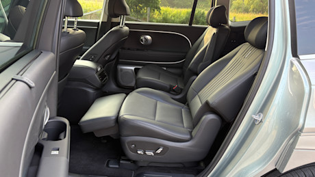 2026 Hyundai Ioniq 9 vs VinFast VF 9 Comparison Test + Video Image