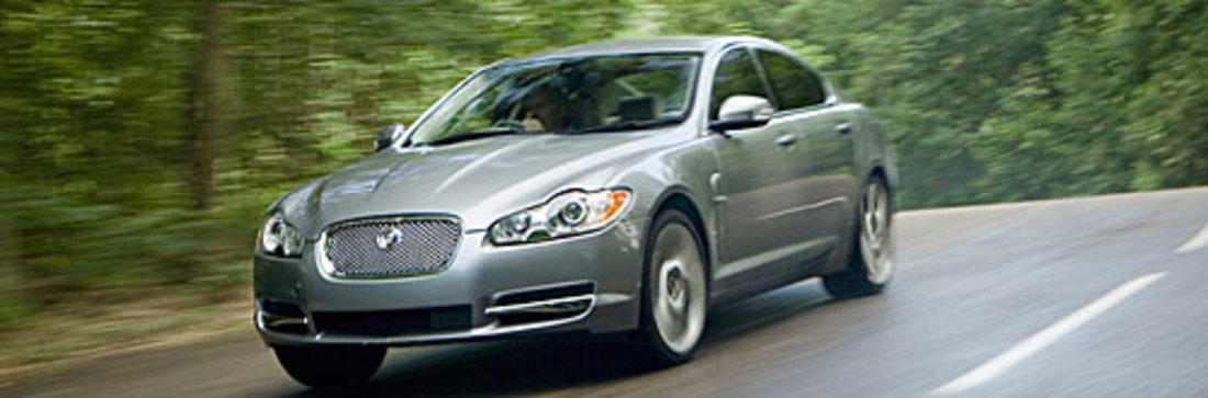 Prise de contact: Jaguar XF – Tir cadré