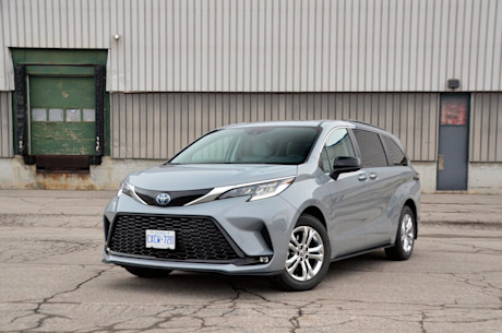 Editorial 2023 toyota sienna xse awd 01 va fr