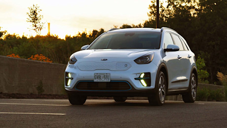 Editorial 2019 kia niro ev sx touring 04 jp
