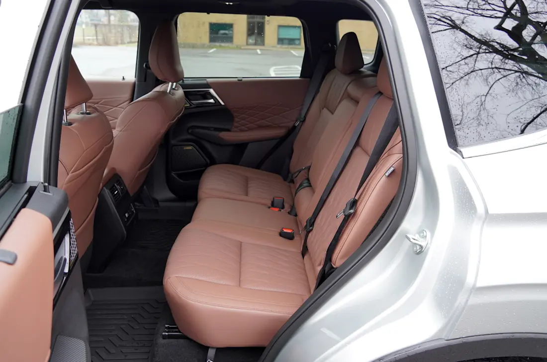 Mitsubishi-Outlander-GT-2026 (28)