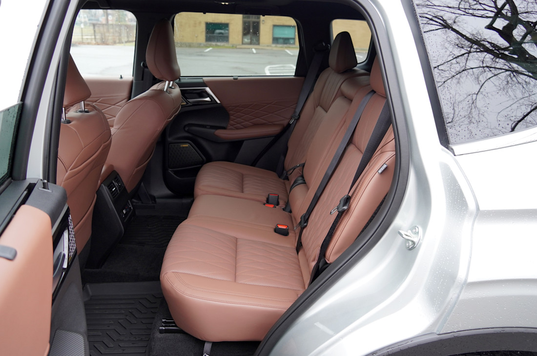 Mitsubishi-Outlander-GT-2026 (28).jpg