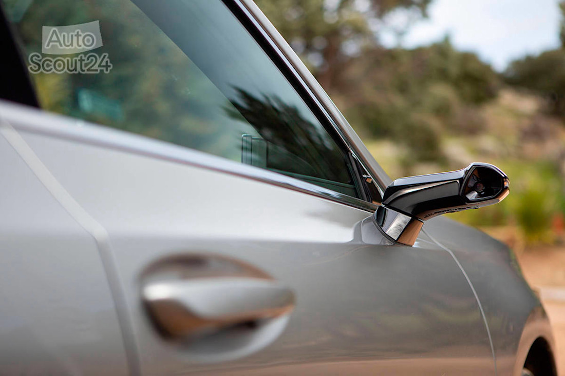 Lexus ES 300h 2021 retrovisores digitales A24 (10).jpg