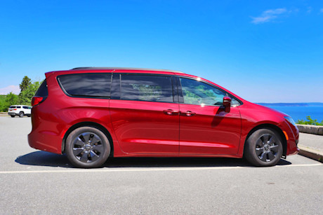 Editorial 2019 chrysler pacifica hybrid 05 db fr