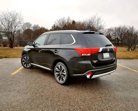 Editorial 2018 mitsubishi outlander phev 04 sw