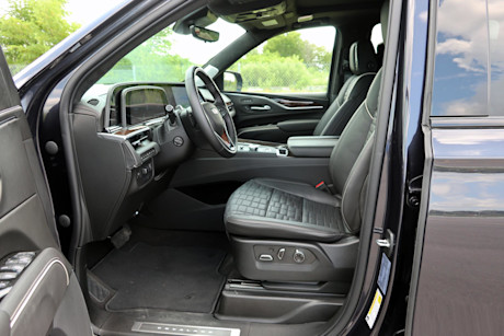 Editorial 2023 cadillac escalade esv sport platinum td 230920 16 jm