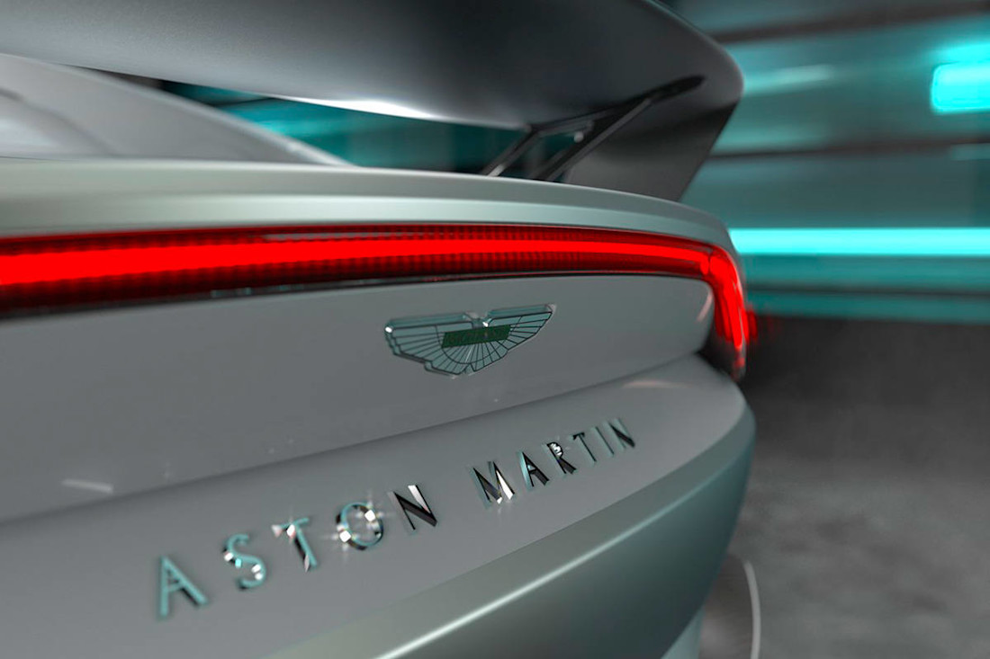 Aston Martin Vantage V12 2023 (2).jpg