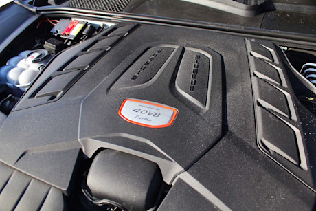 Editorial 2019 porsche cayenne turbo 06 pb