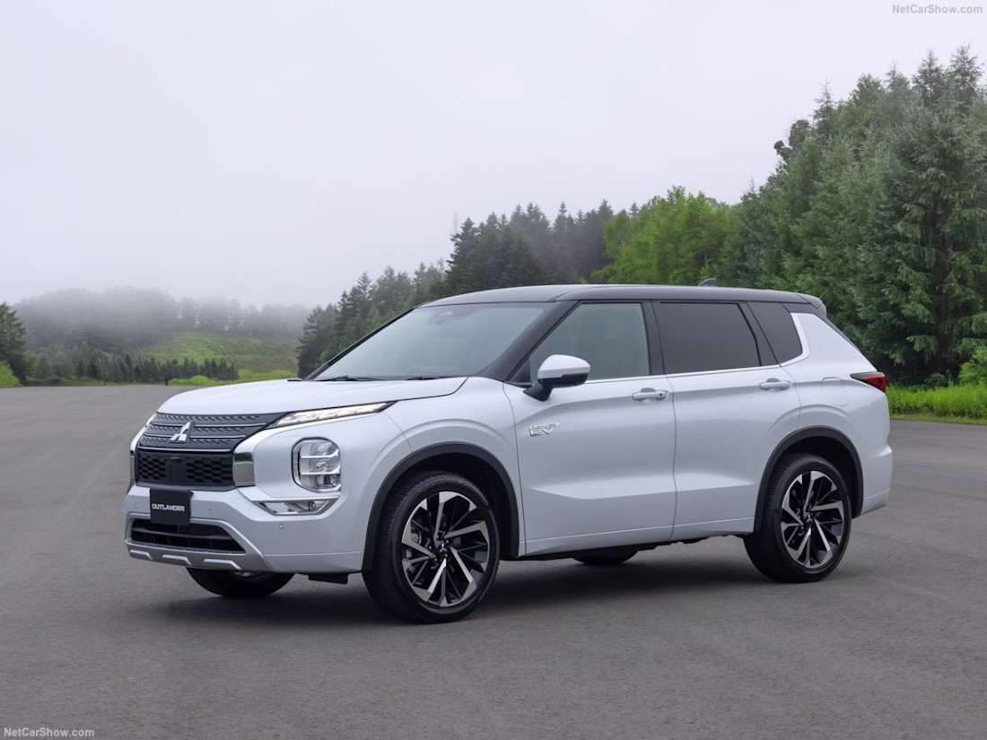Mitsubishi-Outlander_PHEV-2022-1280-03