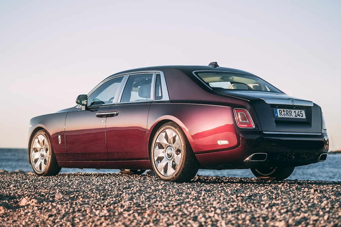 rolls-royce-phantom-series-ii-back
