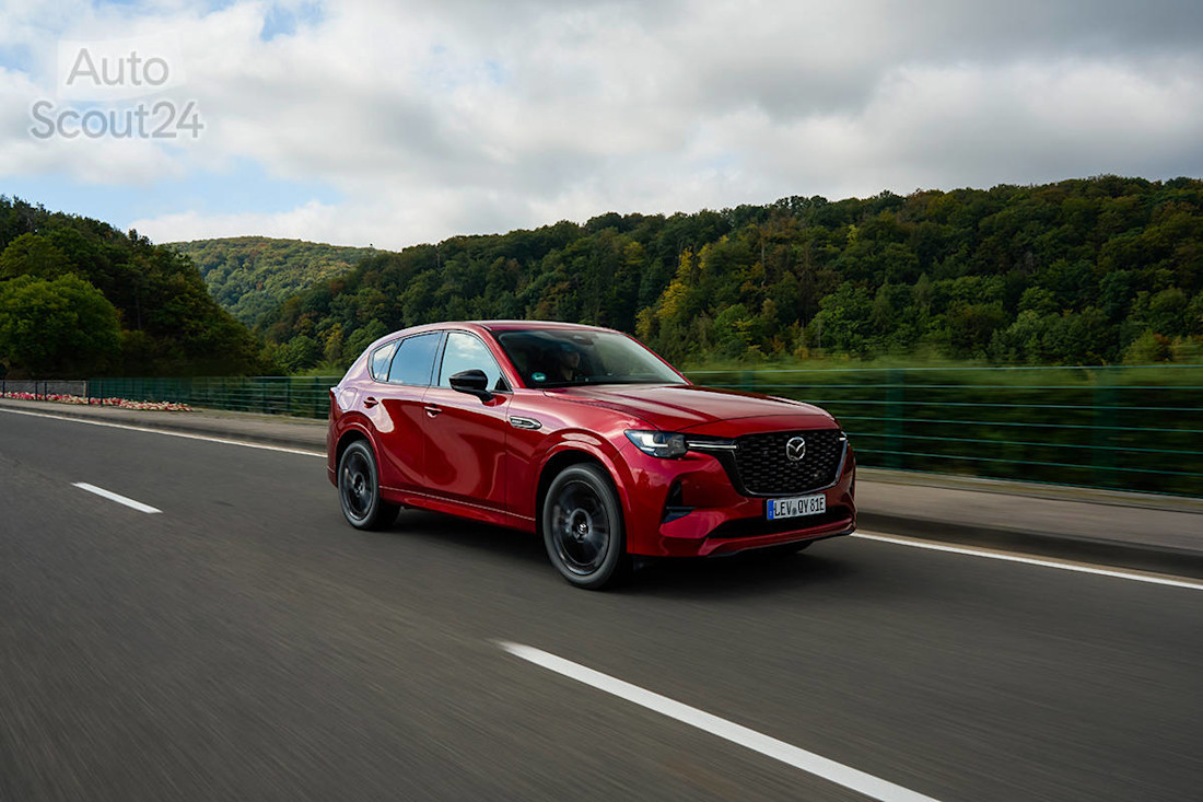 MazdaCX-60_Homura_Germany_act_-(4).jpg