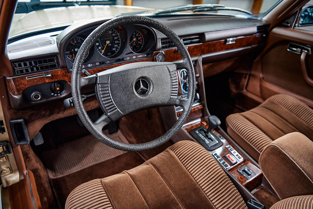 Mercedes-w123 (1).jpg