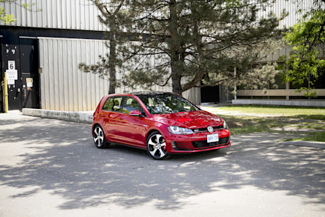 Editorial 2015 volkswagen gti 5 door performance package jw 03