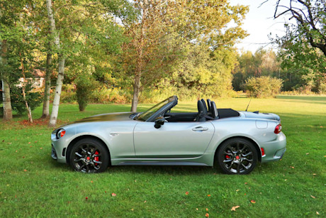 Editorial 2018 fiat 124 spider abarth 04 jm