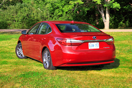 Editorial 2017 lexus es 300h 04 ew