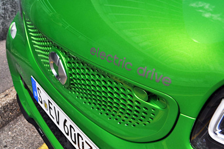 Editorial 2017 smart fortwo electric drive cabrio 10 mb
