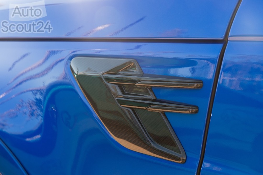 Jaguar-Land Rover SV - 3000px-4.jpg