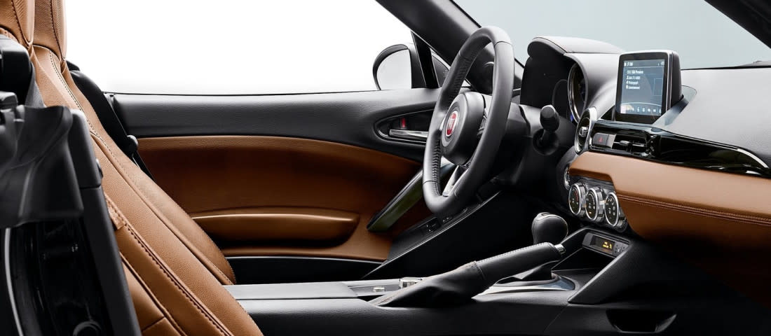 Fiat-124-Spider-Seating