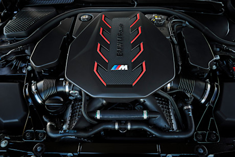 BMW-M5-TOURING-2024-MOTOR