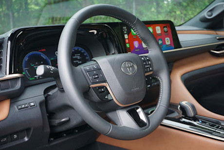 Editorial 2025 toyota crown signia di 7