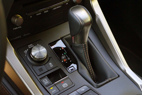 Editorial 2020 lexus nx 300 black line 19 jl