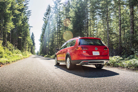 Editorial 2017 volkswagen golf alltrack 10 bm