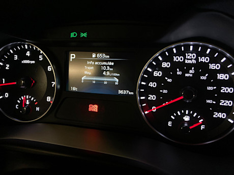 Kia Forte5 EX iVT 2022 : essai routier Body Image
