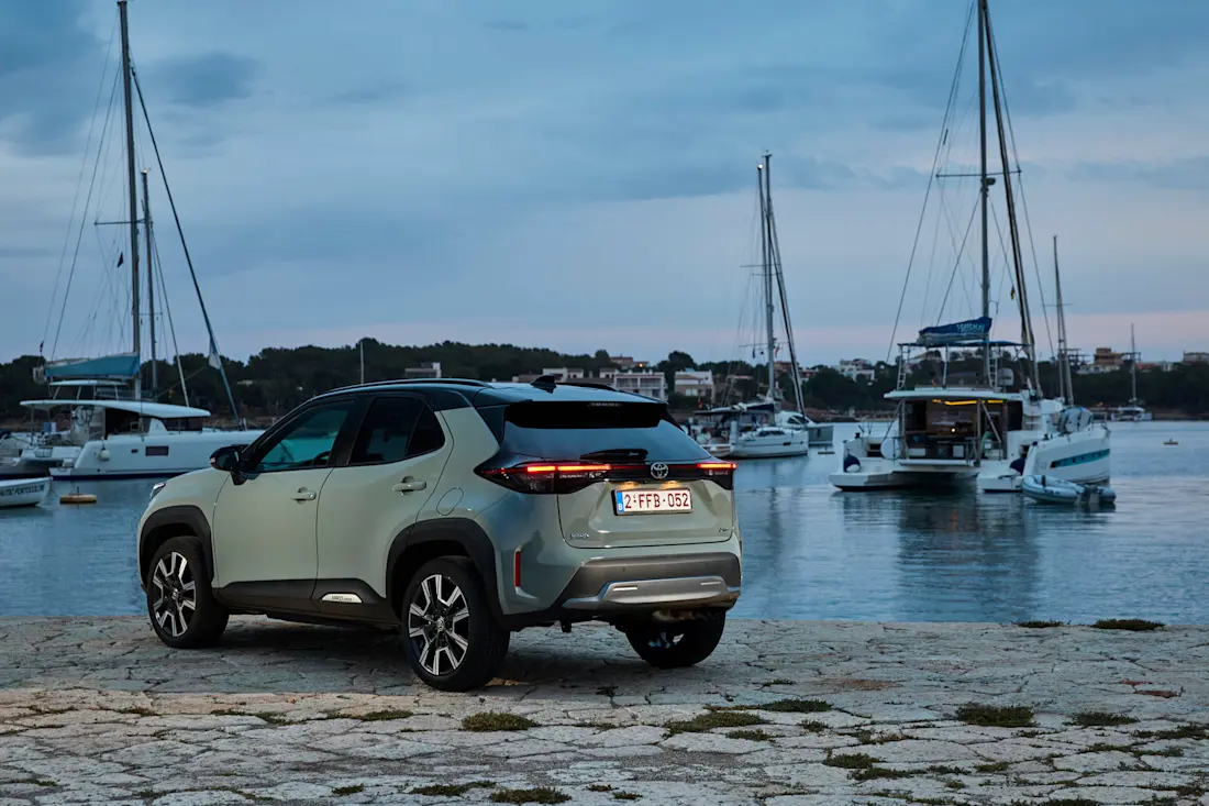 2024 Yaris Cross Urban Khaki DPL Static 29