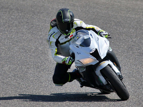 Editorial 2017 kawasaki ninja zx 10r 14 hb