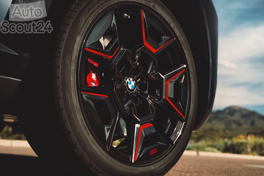 P90499811_highRes_the-bmw-xm-label-red.jpg