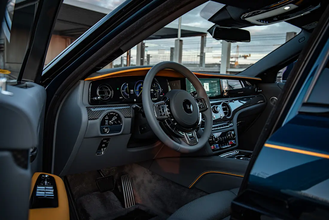 rolls-royce-ghost-black-badge-cockpit