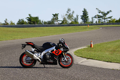 Editorial 2017 aprilia rsv4 rr 03 db