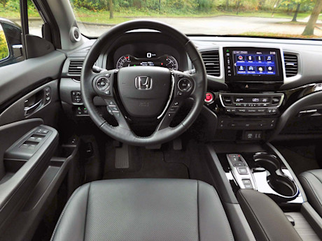 Editorial 2016 honda pilot touring awd sh 23