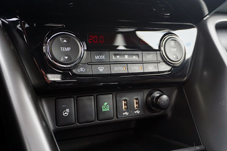 Editorial 2024 mitsubishi eclipse cross noir td 240313 22 di