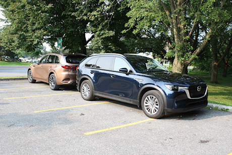 Match comparatif des VUS intermédiaires hybrides rechargeables, Édition 2024: Mazda CX-90 PHEV 2024 vs Mazda CX-70 PHEV 2025 Image