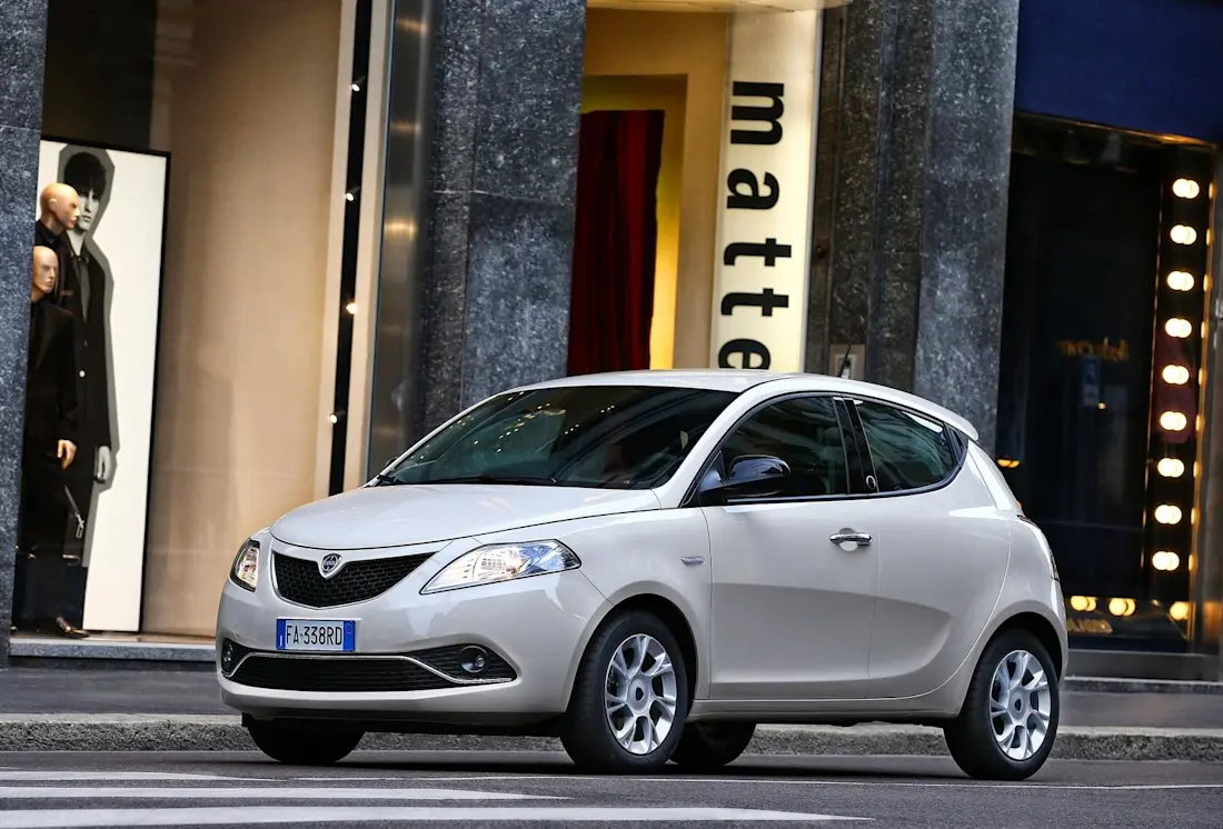 lancia-ypsilon-side lancia-ypsilon-side