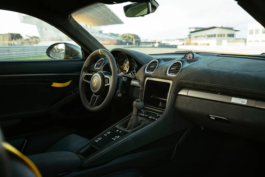 Porsche 718 Cayman GT4 RS (2022) dashboard Porsche 718 Cayman GT4 RS (2022) dashboard