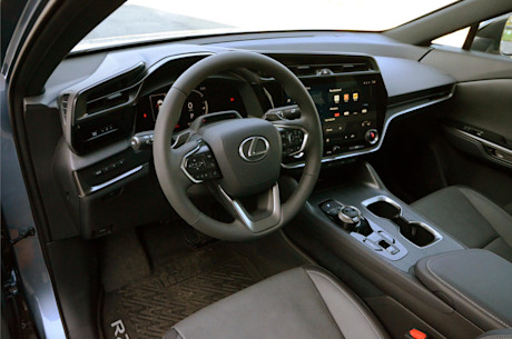 Lexus RZ 450e 2023 : essai routier Body Image